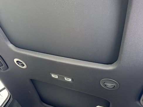 Used 2023 Chevrolet Traverse Premier FWD image 14