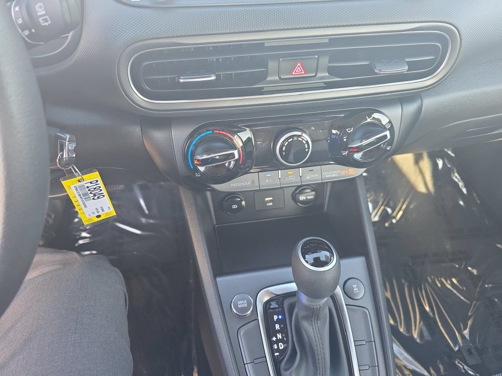 Used 2023 Hyundai Kona SE AWD/4WD image 17