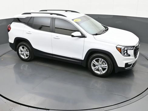 Used 2023 GMC Terrain SLE w/ Driver Convenience Package image 34