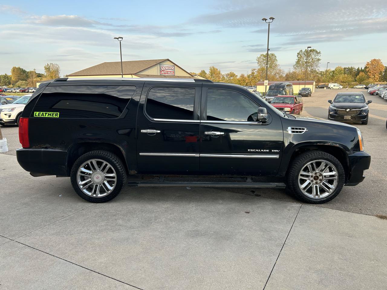 Used 2011 Cadillac Escalade ESV Platinum AWD/4WD image 4