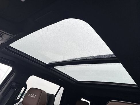 Used 2025 Chevrolet Tahoe High Country image 22