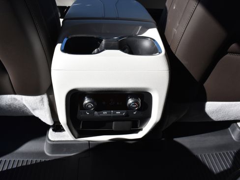 Used 2024 GMC Acadia Denali image 30