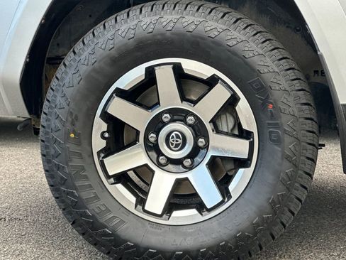 Used 2019 Toyota 4Runner TRD Off-Road Premium AWD/4WD image 25