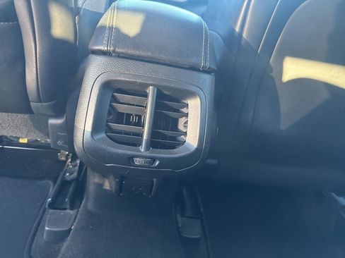 Used 2015 Jeep Cherokee Limited image 9