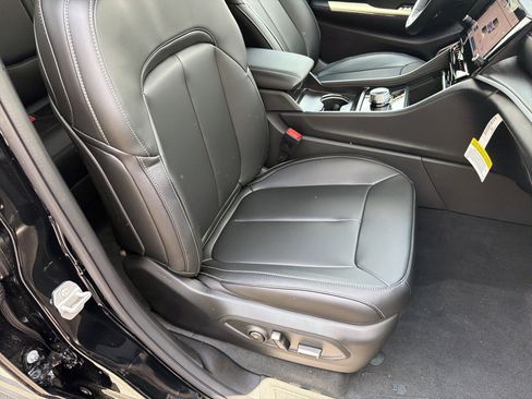 New 2026 Jeep Grand Cherokee Limited RWD image 17