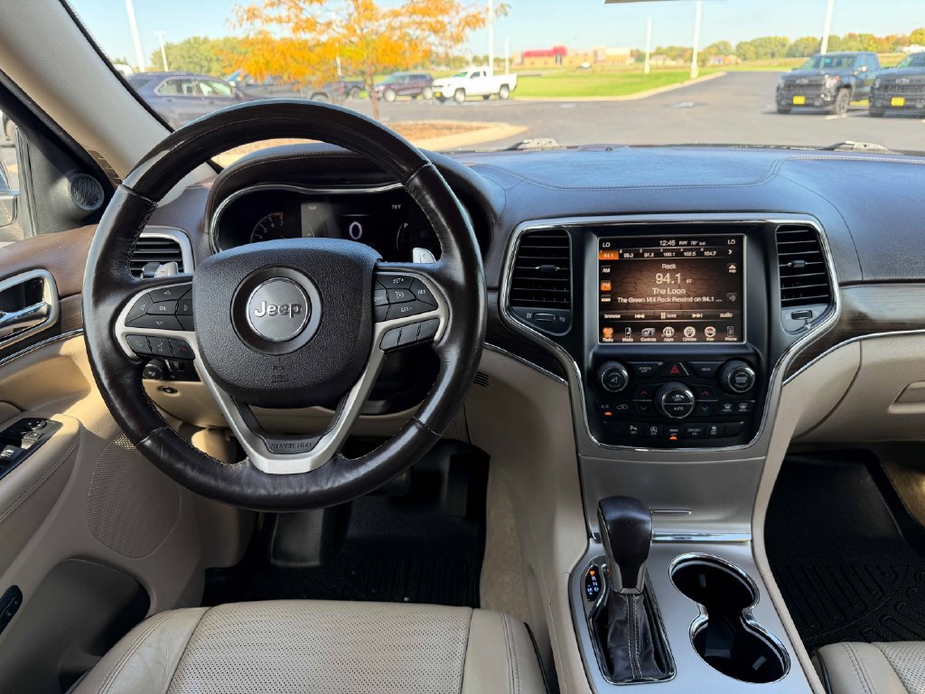 Used 2017 Jeep Grand Cherokee Overland AWD/4WD image 30