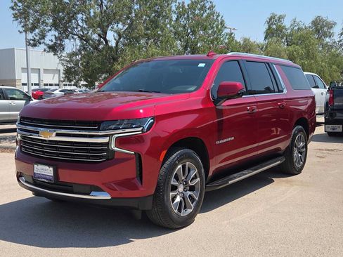 Used 2024 Chevrolet Suburban LT w/ LT Signature Package RWD image 4