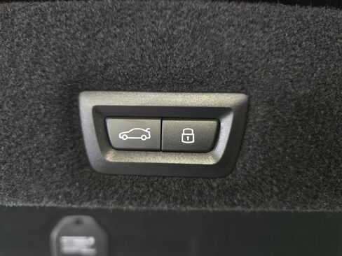 New 2026 BMW i7 xDrive60 w/ Premium Package image 9