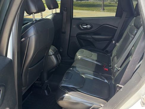 Used 2016 Jeep Cherokee Limited w/ Luxury Group AWD/4WD image 19