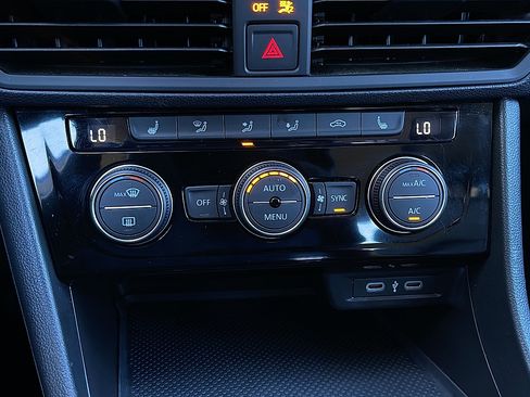 Used 2024 Volkswagen Jetta SE FWD image 17