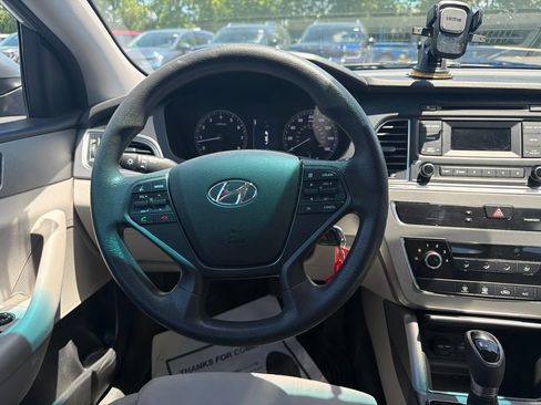 Used 2015 Hyundai Sonata SE FWD image 12