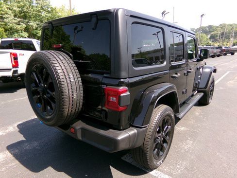 Used 2023 Jeep Wrangler Unlimited Sahara AWD/4WD image 9