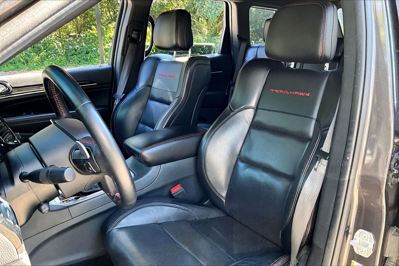 Used 2019 Jeep Grand Cherokee Trailhawk w/ Trailhawk Luxury Group AWD/4WD image 18