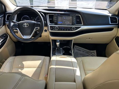 Used 2018 Toyota Highlander XLE FWD image 18