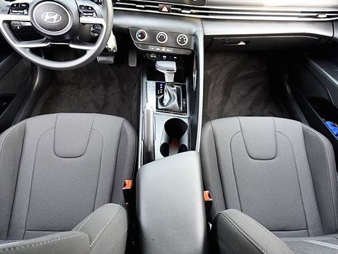 Certified 2026 Hyundai Elantra SE image 19