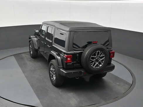 Used 2025 Jeep Wrangler Unlimited Sahara AWD/4WD image 15