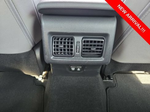 Used 2025 Toyota Camry SE AWD/4WD image 11