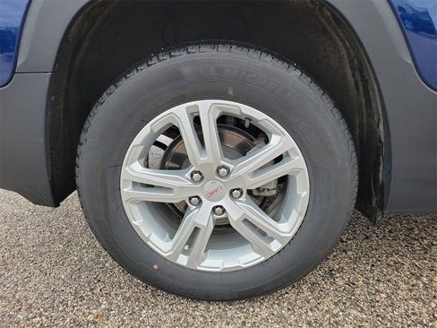 Used 2022 GMC Terrain SLE image 5