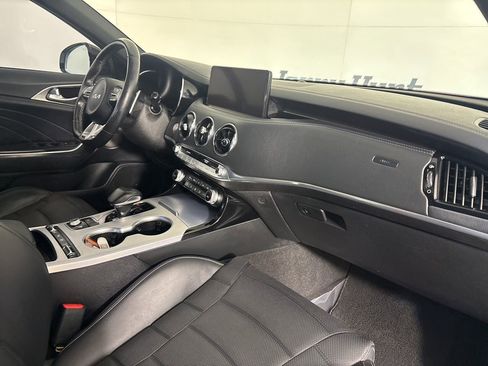 Used 2023 Kia Stinger GT2 image 31