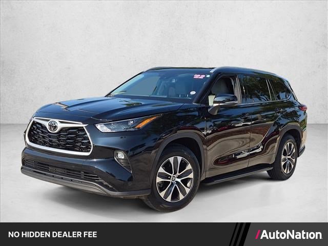 Certified 2022 Toyota Highlander XLE FWD image 1