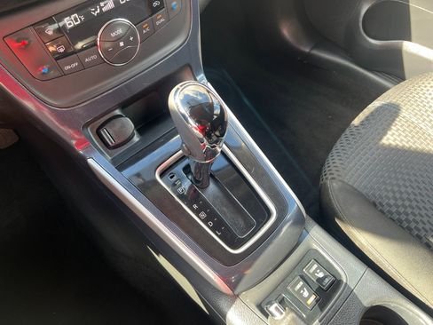 Used 2019 Nissan Sentra SR image 40