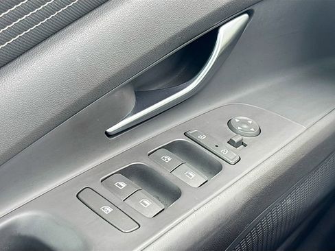 Used 2023 Hyundai Elantra SEL w/ Convenience Package image 18