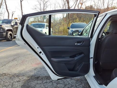 Used 2024 Nissan Altima 2.0 SR image 11