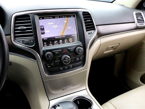 Used 2015 Jeep Grand Cherokee Limited w/ Luxury Group II image 16