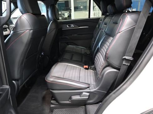 Used 2025 Ford Explorer ST-Line w/ ST-Line Street Pack image 11