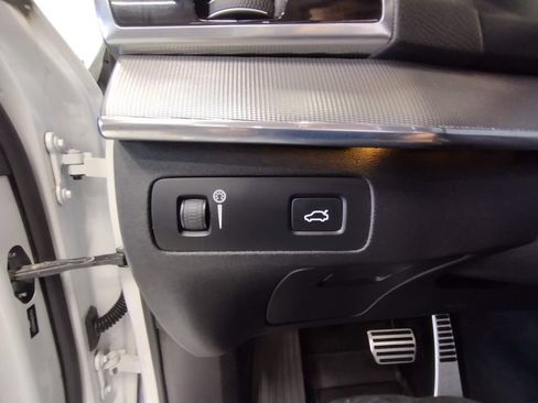 Used 2016 Volvo XC90 T6 R-Design w/ Vision Package AWD/4WD image 28
