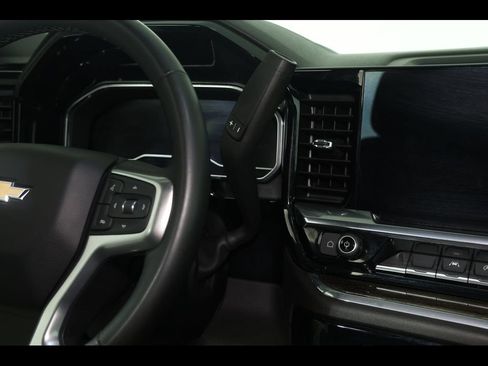 Used 2023 Chevrolet Silverado 1500 LT AWD/4WD image 30