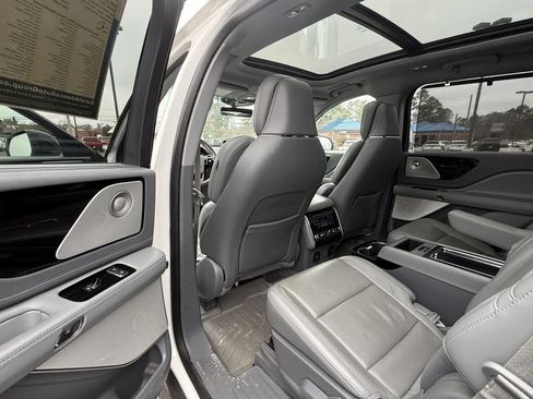 Used 2020 Lincoln Aviator Reserve w/ Equipment Group 202A image 15