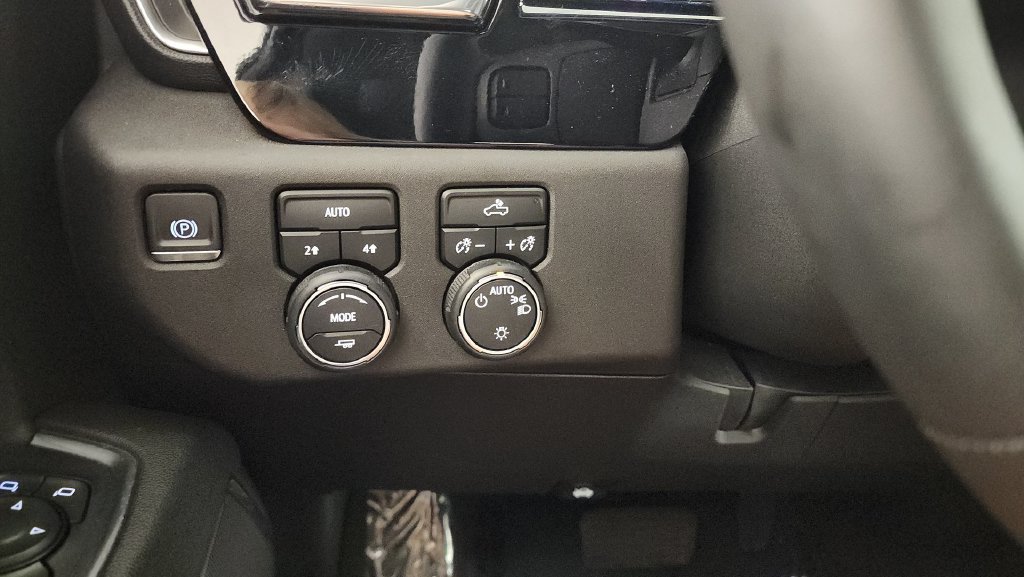 Used 2023 Chevrolet Silverado 1500 LT AWD/4WD image 21