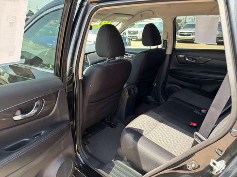Used 2018 Nissan Rogue SV AWD/4WD image 29