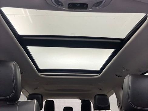 Used 2022 Chrysler Pacifica Limited FWD image 41