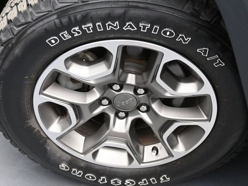 Used 2021 Jeep Cherokee Trailhawk w/ Technology Group image 20