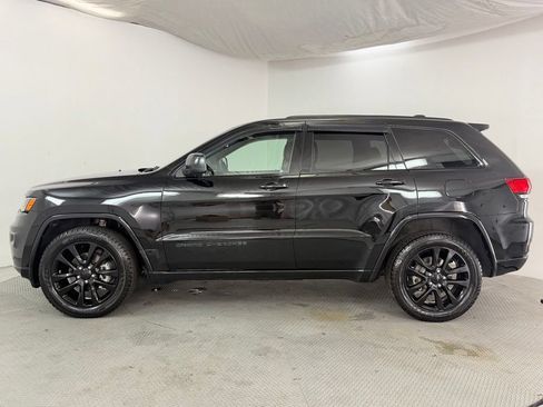 Used 2018 Jeep Grand Cherokee Altitude AWD/4WD image 4