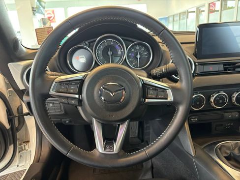 Used 2023 MAZDA MX-5 Miata Grand Touring RWD image 17