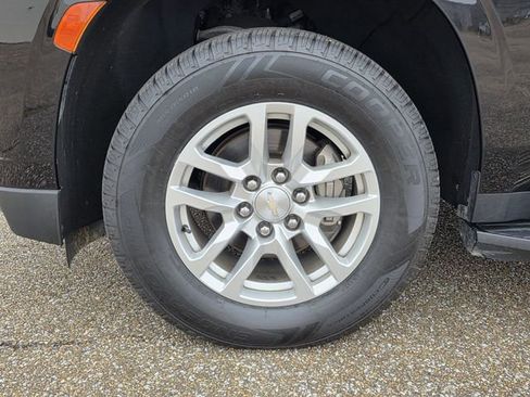 Used 2023 Chevrolet Suburban LT image 32