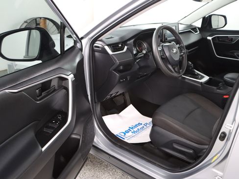 Used 2022 Toyota RAV4 LE image 3