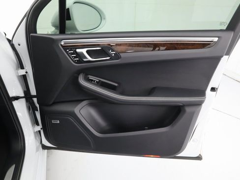 Used 2022 Porsche Macan S image 26