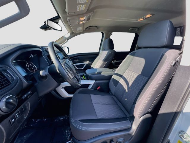 Used 2024 Nissan Titan SV w/ SV Convenience Package RWD image 15
