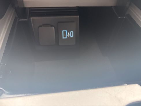 Used 2022 Ford Explorer XLT w/ Equipment Group 202A image 22