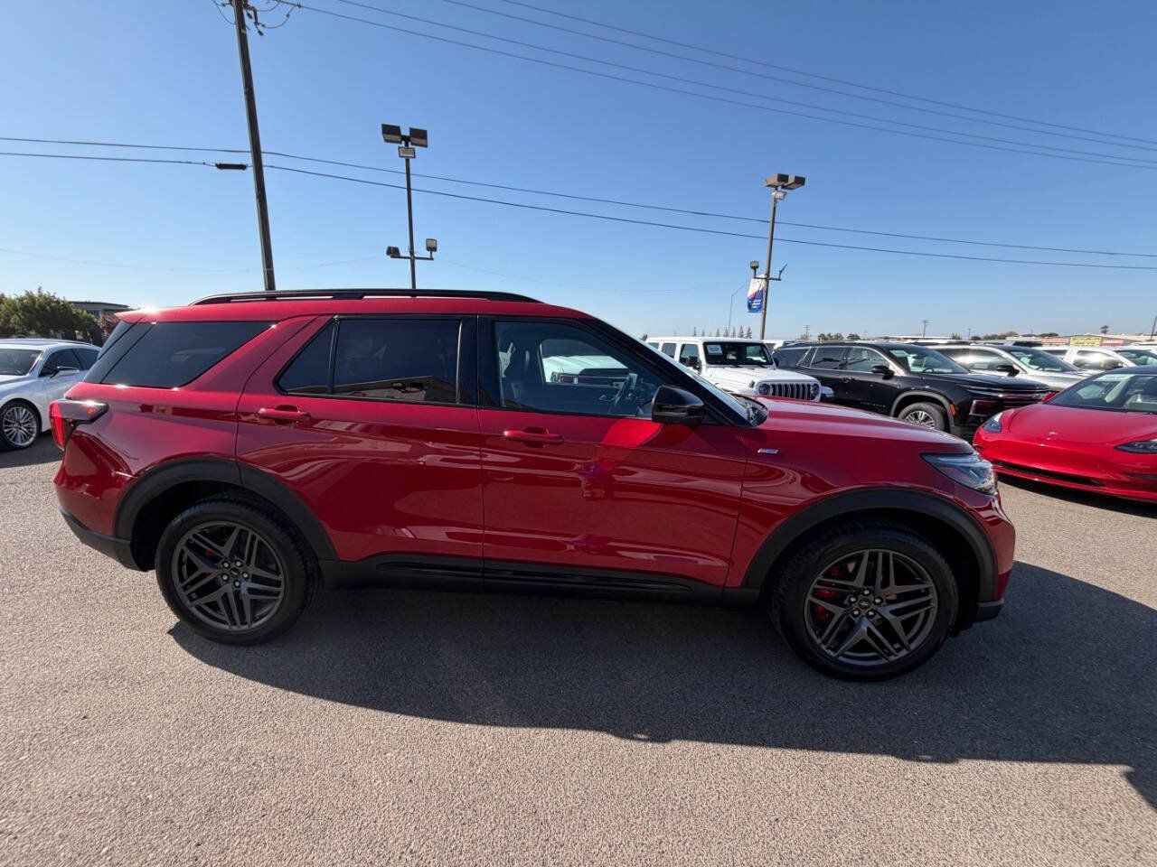 Used 2025 Ford Explorer ST-Line w/ ST-Line Street Pack AWD/4WD image 5