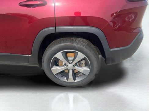 Used 2019 Jeep Cherokee Limited image 9