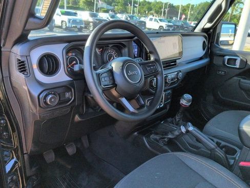 Used 2025 Jeep Wrangler Sport AWD/4WD image 14