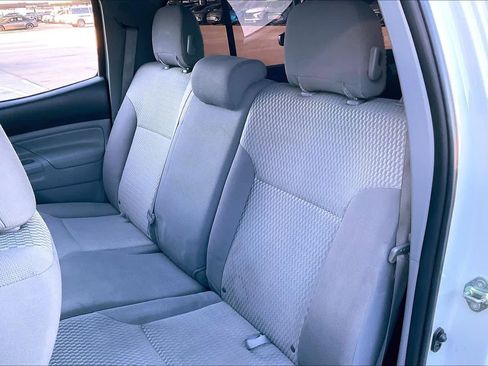 Used 2014 Toyota Tacoma PreRunner image 19