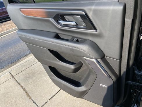 Used 2025 GMC Yukon Denali RWD image 58
