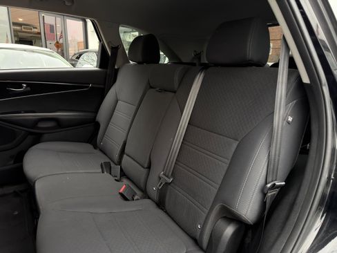 Used 2019 Kia Sorento LX image 24