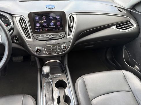 Certified 2022 Chevrolet Malibu LT w/ Leather Package FWD image 17